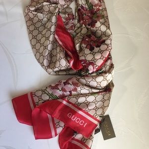 New Gucci Blooms scarf/wrap